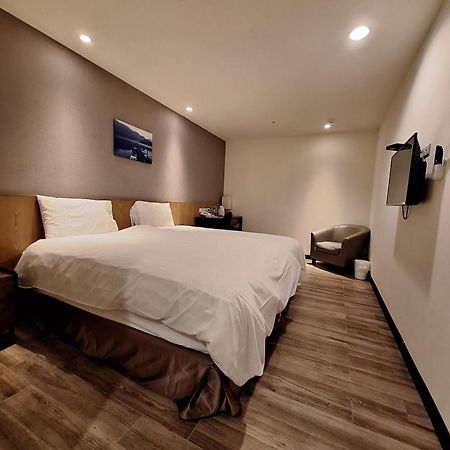 Honest & Warm Hotel Taoyuan Esterno foto