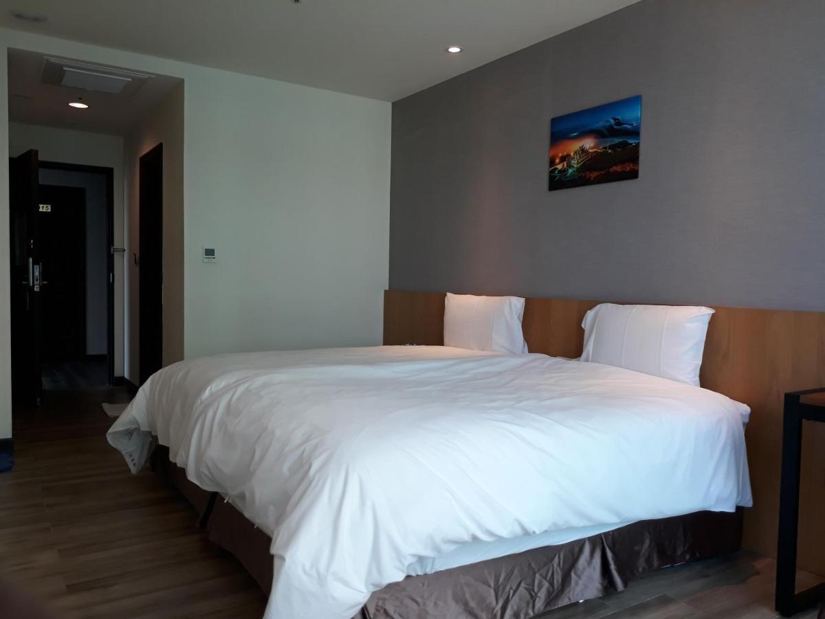 Honest & Warm Hotel Taoyuan Esterno foto