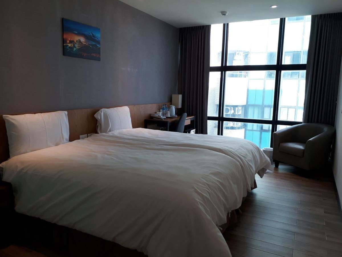 Honest & Warm Hotel Taoyuan Esterno foto