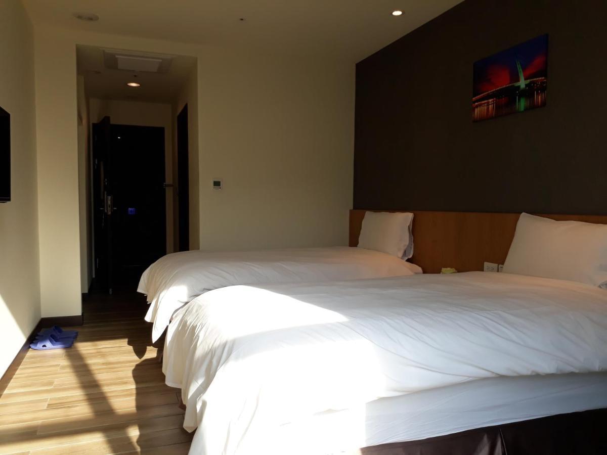 Honest & Warm Hotel Taoyuan Esterno foto