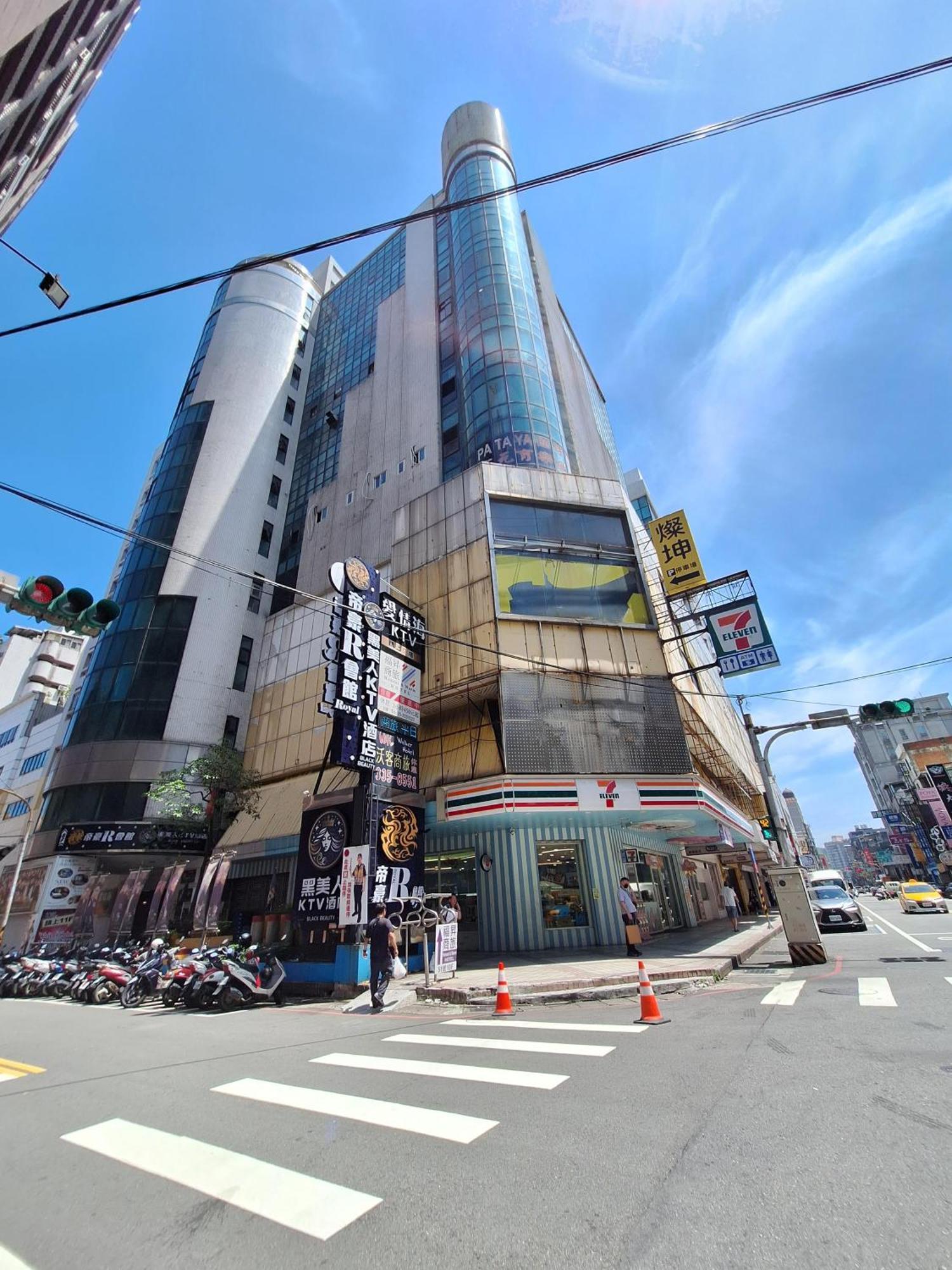 Honest & Warm Hotel Taoyuan Esterno foto