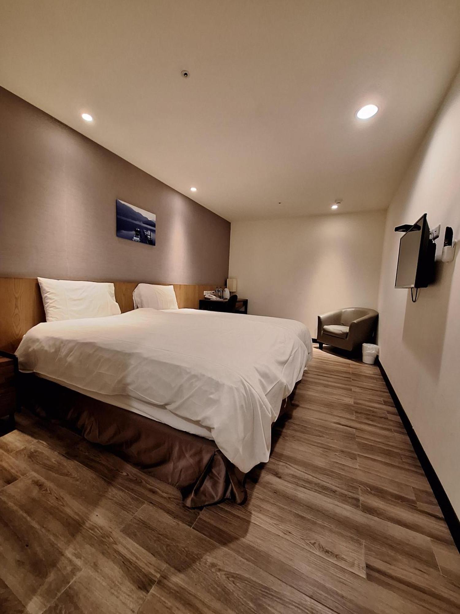 Honest & Warm Hotel Taoyuan Esterno foto