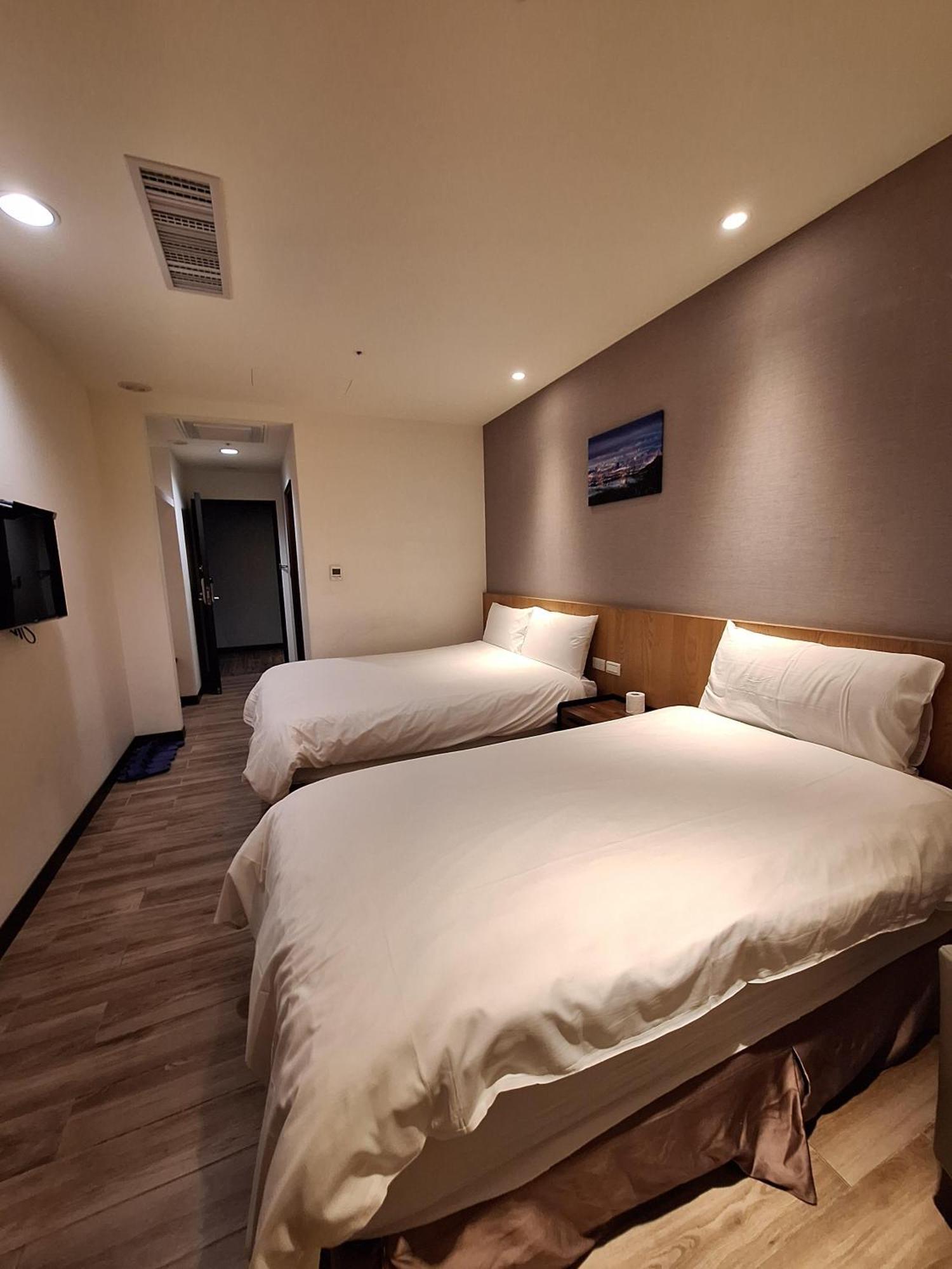 Honest & Warm Hotel Taoyuan Esterno foto