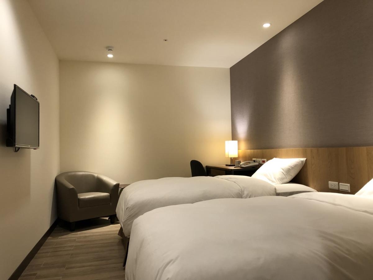 Honest & Warm Hotel Taoyuan Esterno foto
