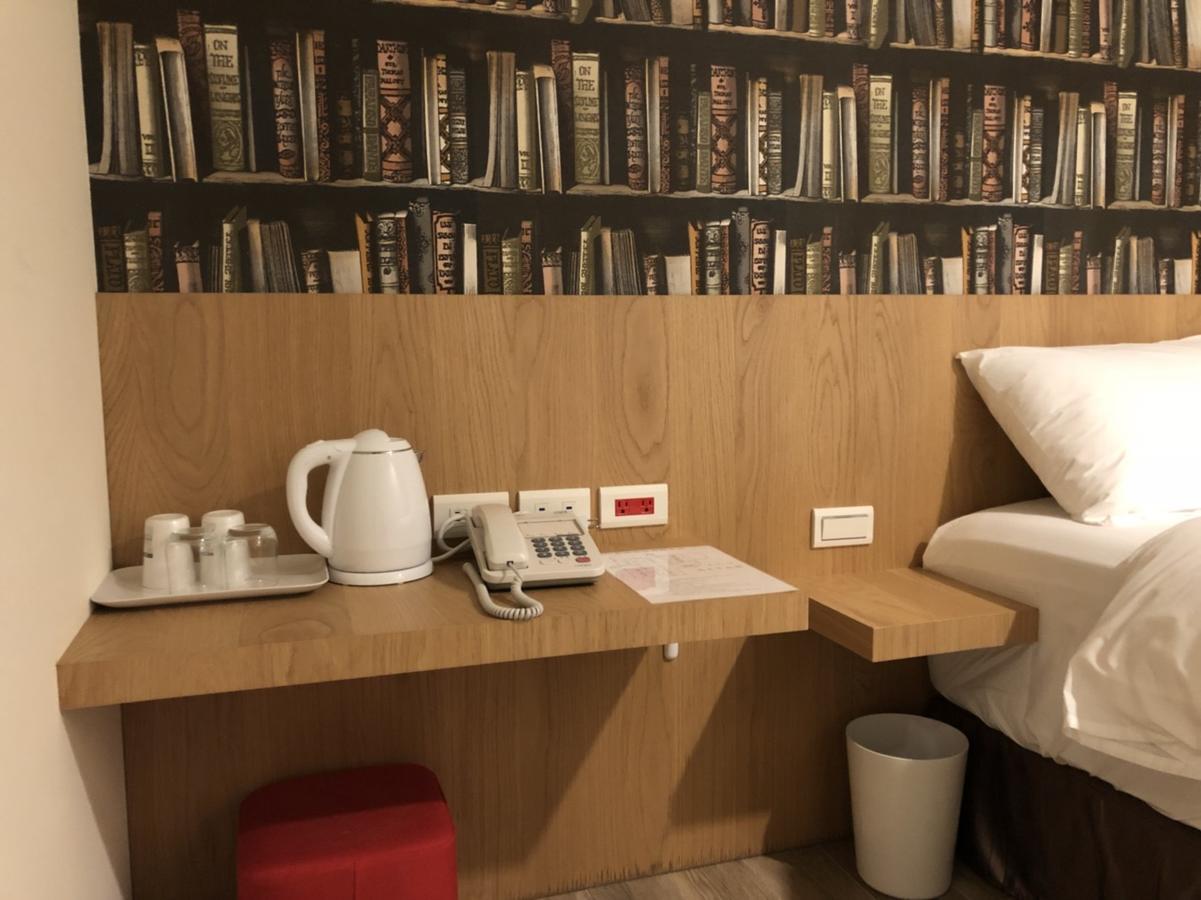 Honest & Warm Hotel Taoyuan Esterno foto