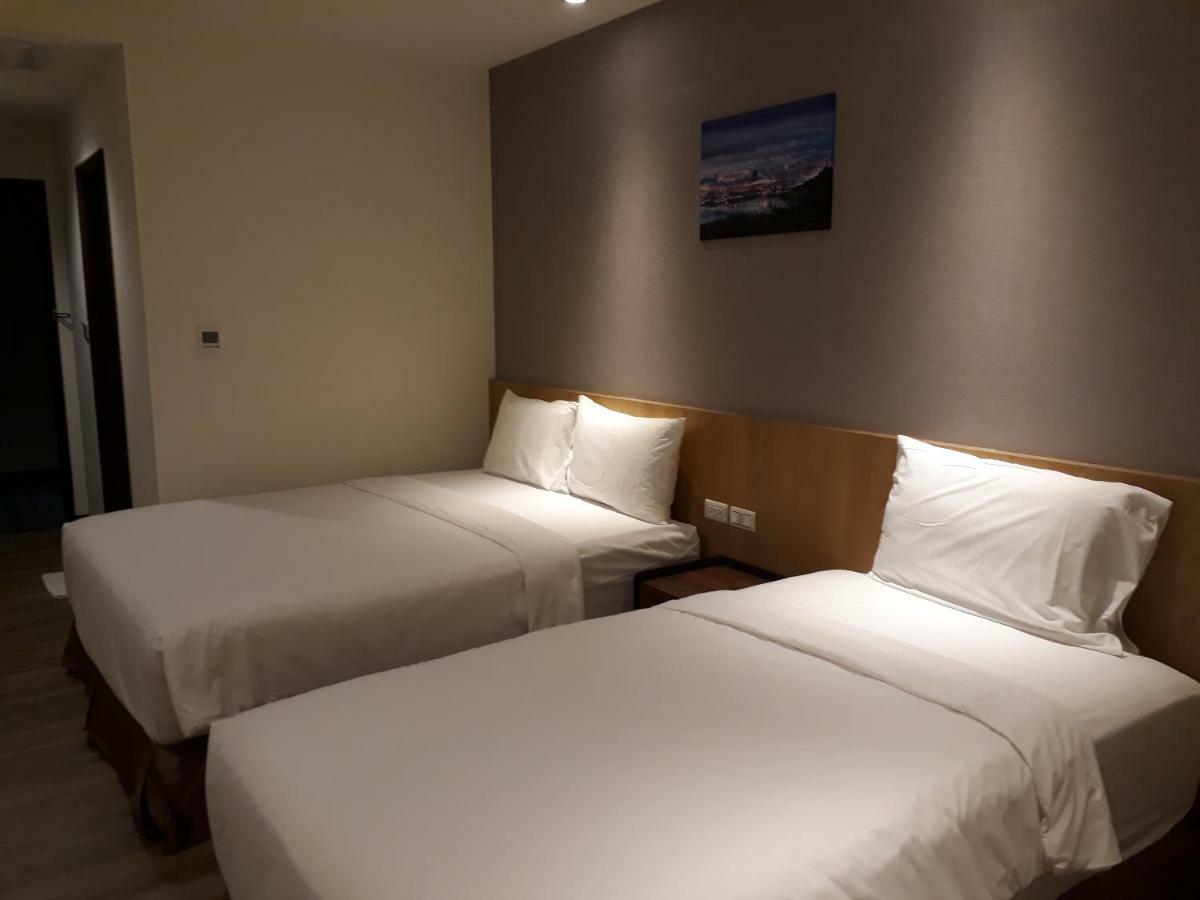 Honest & Warm Hotel Taoyuan Esterno foto